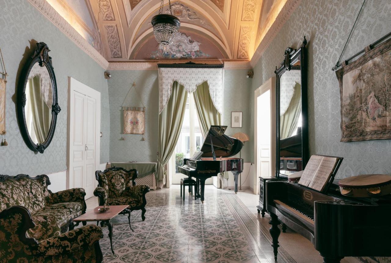 Carafa Di Maddaloni Residenza Di Charme Hotel Napoli Bagian luar foto