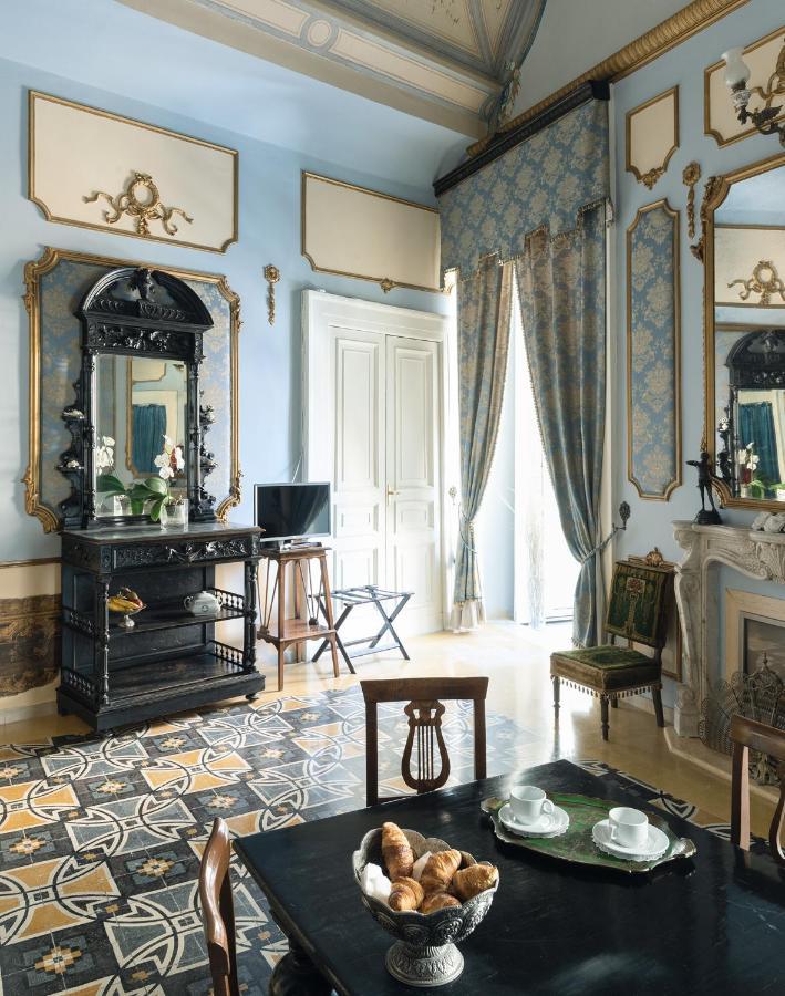 Carafa Di Maddaloni Residenza Di Charme Hotel Napoli Bagian luar foto