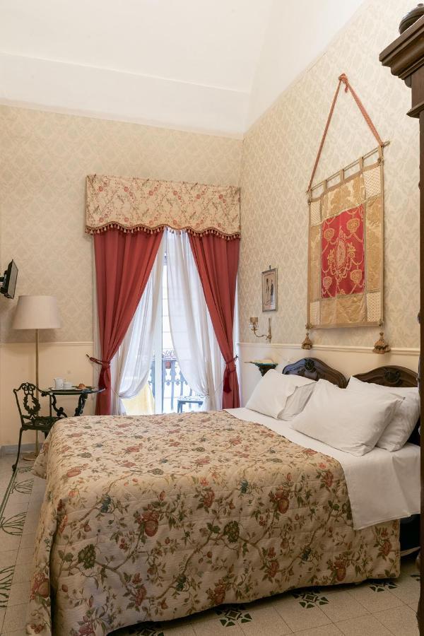 Carafa Di Maddaloni Residenza Di Charme Hotel Napoli Bagian luar foto
