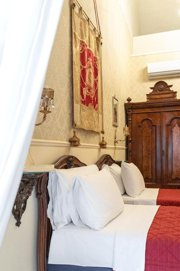 Carafa Di Maddaloni Residenza Di Charme Hotel Napoli Bagian luar foto