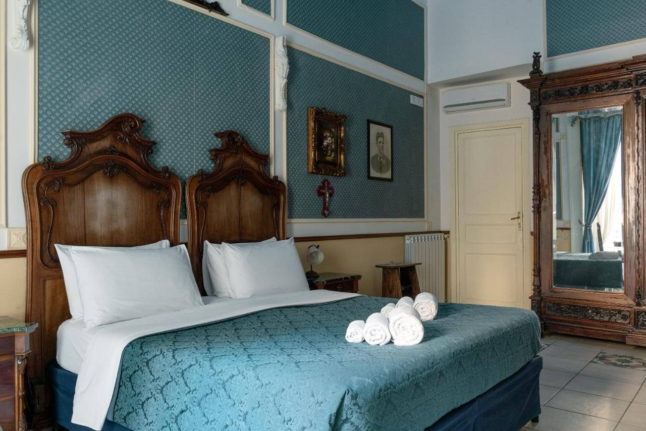 Carafa Di Maddaloni Residenza Di Charme Hotel Napoli Bagian luar foto