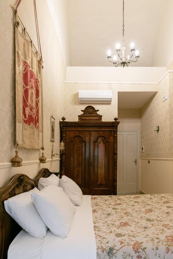 Carafa Di Maddaloni Residenza Di Charme Hotel Napoli Bagian luar foto