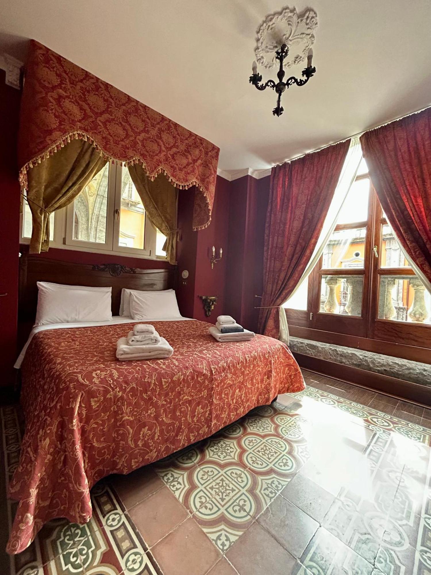 Carafa Di Maddaloni Residenza Di Charme Hotel Napoli Bagian luar foto