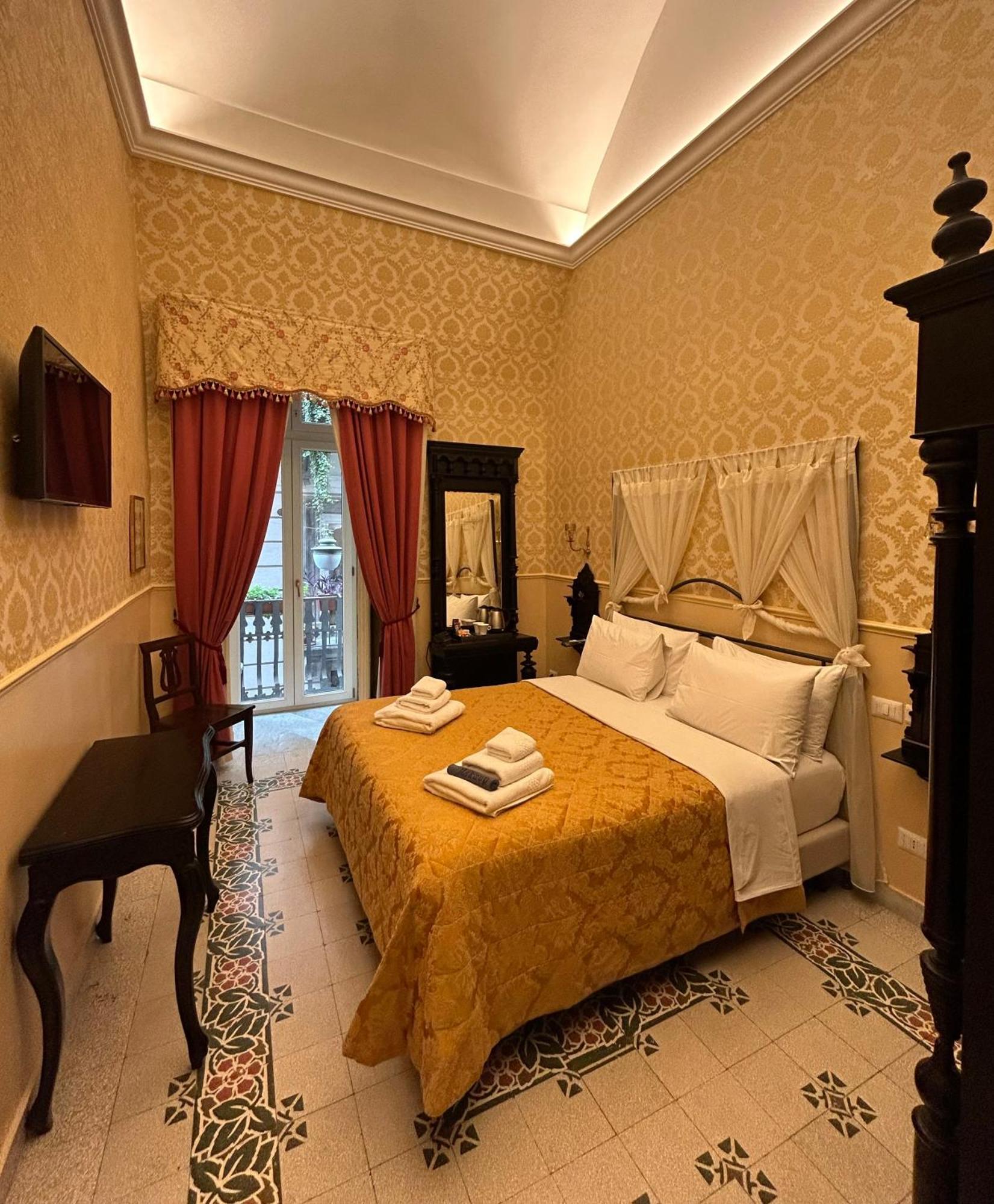 Carafa Di Maddaloni Residenza Di Charme Hotel Napoli Bagian luar foto