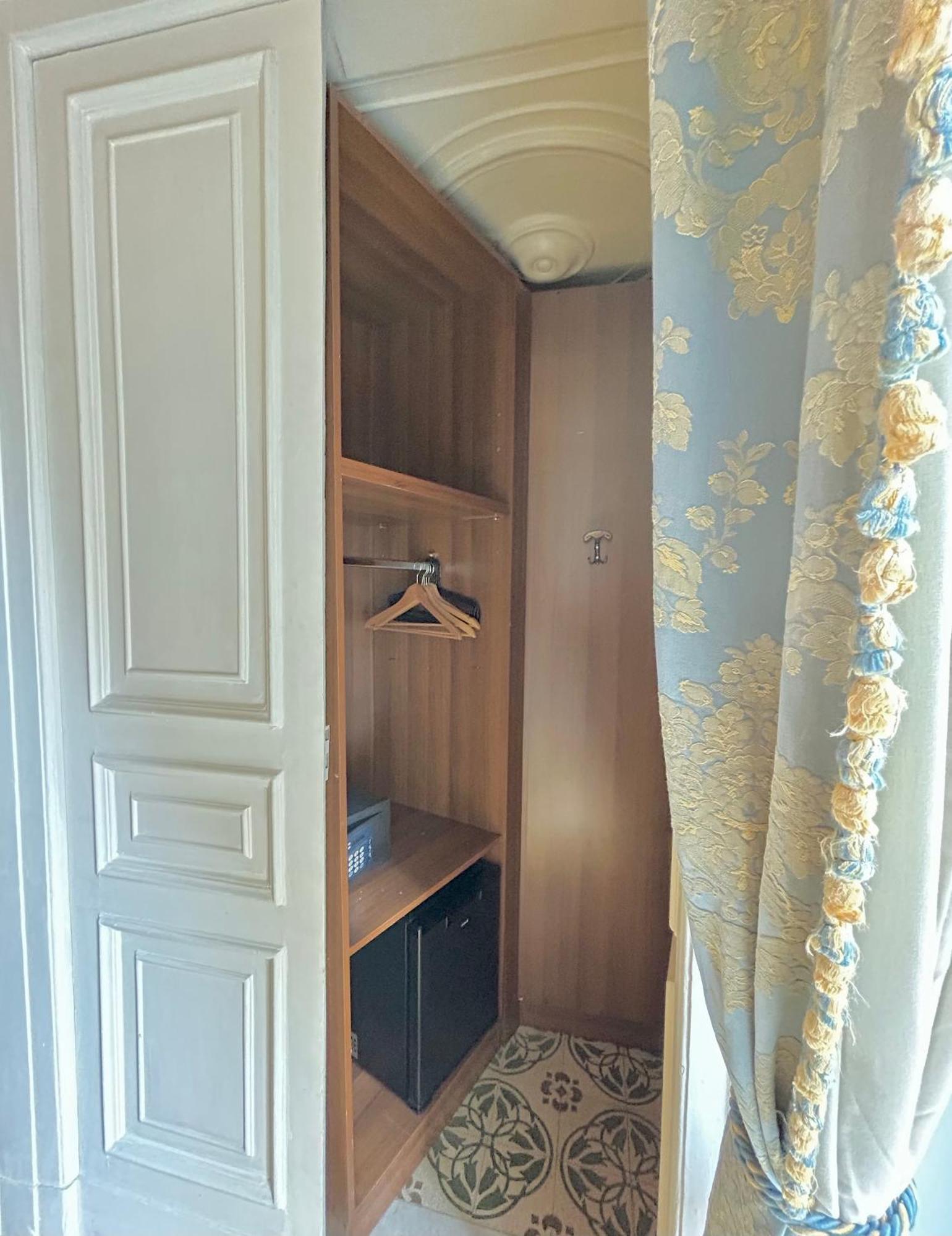 Carafa Di Maddaloni Residenza Di Charme Hotel Napoli Bagian luar foto