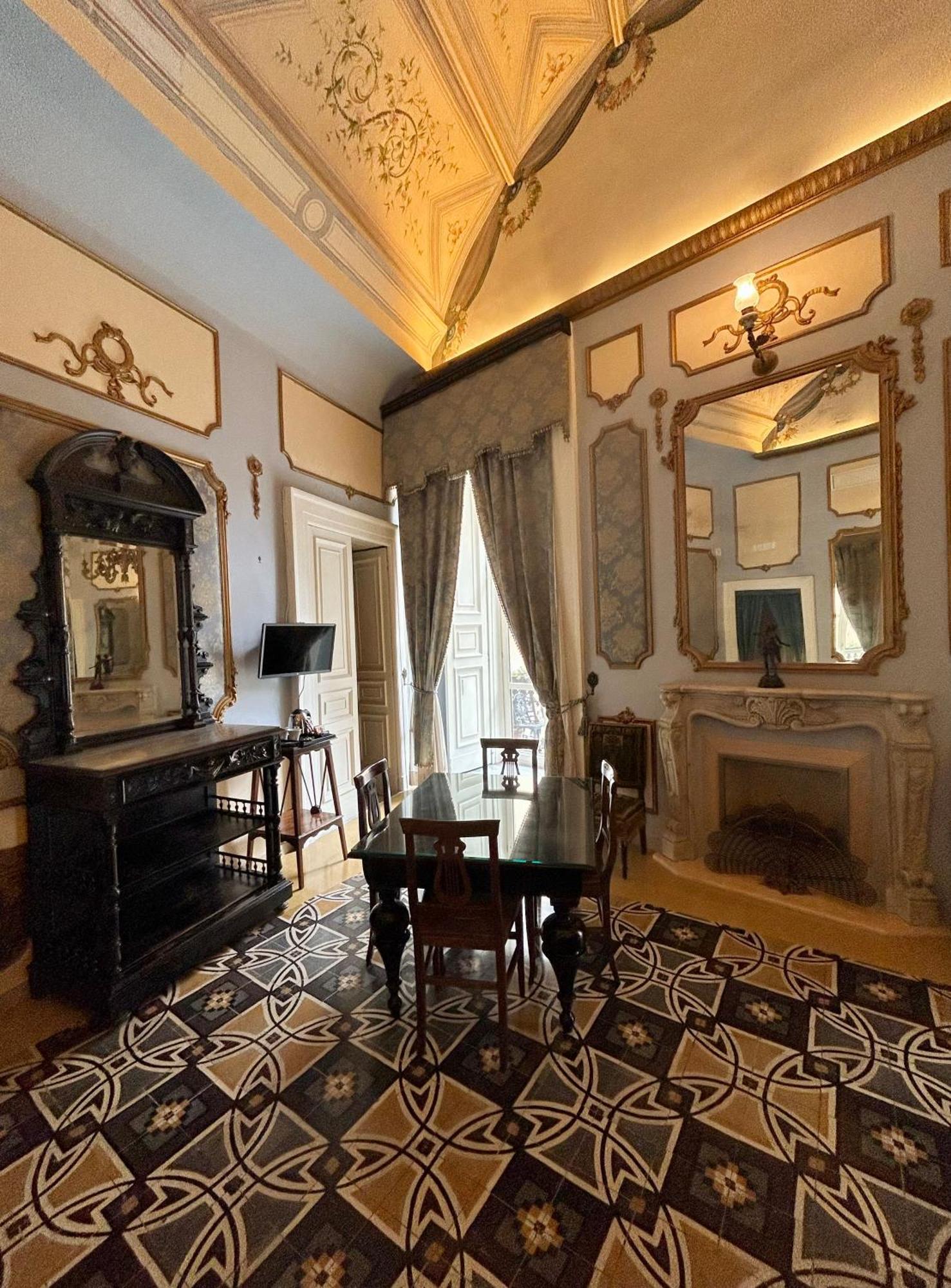 Carafa Di Maddaloni Residenza Di Charme Hotel Napoli Bagian luar foto