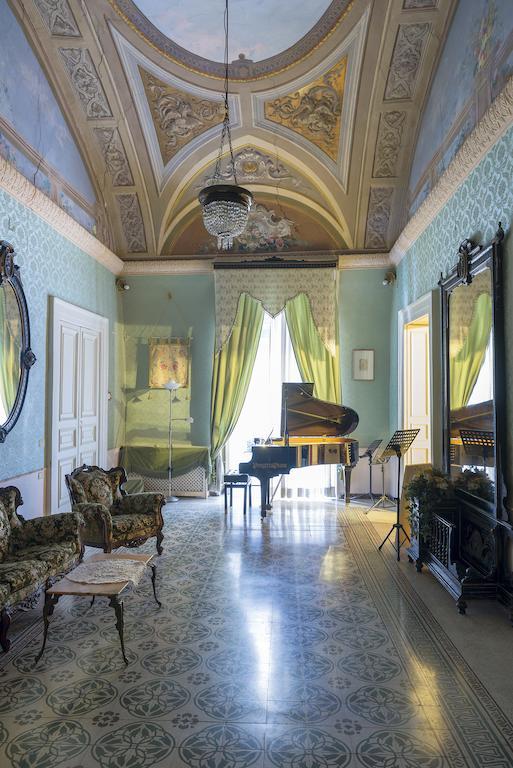Carafa Di Maddaloni Residenza Di Charme Hotel Napoli Bagian luar foto