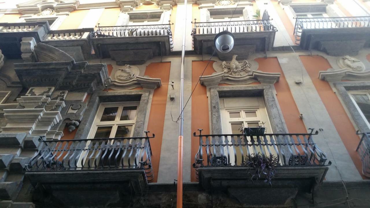 Carafa Di Maddaloni Residenza Di Charme Hotel Napoli Bagian luar foto